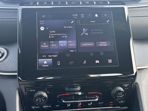 Used 2025 Jeep Grand Cherokee Laredo RWD image 11
