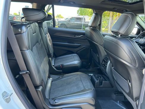 New 2025 Jeep Grand Cherokee L Altitude image 36