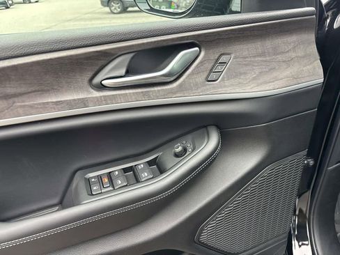 New 2025 Jeep Grand Cherokee L Limited image 12