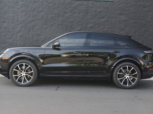 Certified 2025 Porsche Cayenne Coupe image 2