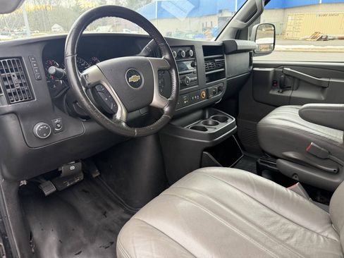 Used 2016 Chevrolet Express 2500 RWD image 15