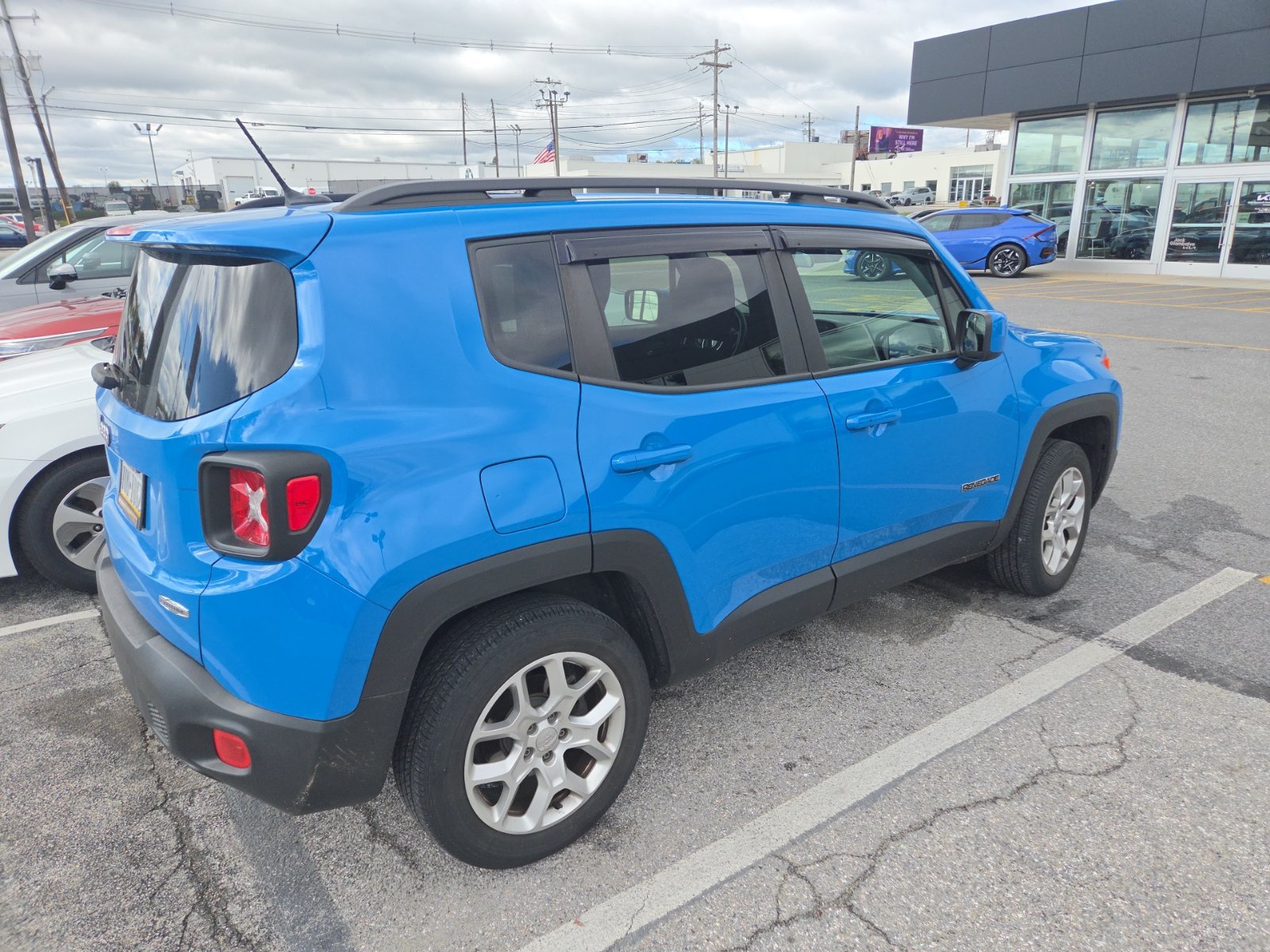 Used 2015 Jeep Renegade Latitude w/ Popular Equipment Group AWD/4WD image 5