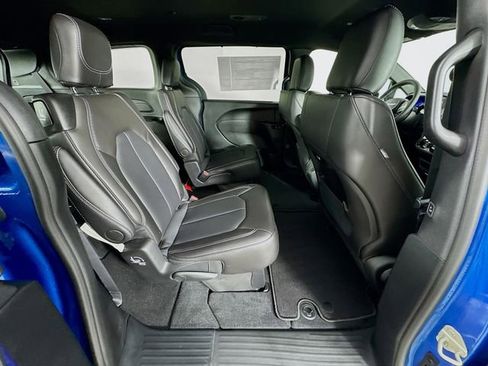 New 2026 Chrysler Pacifica Select image 30