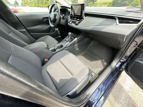 Used 2025 Toyota Corolla LE w/ LE Premium Package FWD image 18