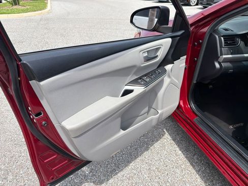 Used 2017 Toyota Camry SE FWD image 17