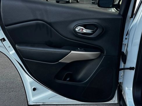 Used 2018 Jeep Cherokee Limited FWD image 13