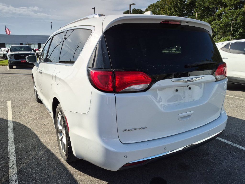 Used 2018 Chrysler Pacifica Touring-L Plus w/ Tire & Wheel Group FWD image 6