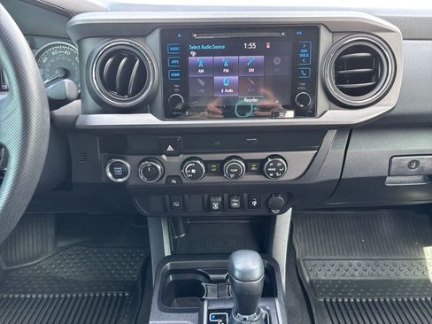Used 2019 Toyota Tacoma TRD Off-Road AWD/4WD image 12