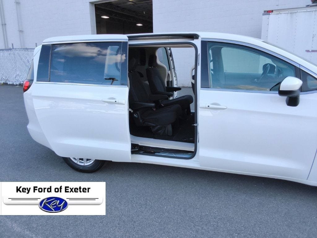 Used 2023 Chrysler Voyager LX FWD image 12