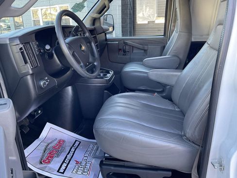 Used 2021 Chevrolet Express 2500 Extended image 9