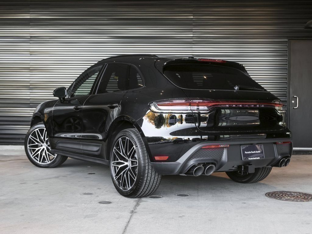 Certified 2026 Porsche Macan AWD/4WD image 3