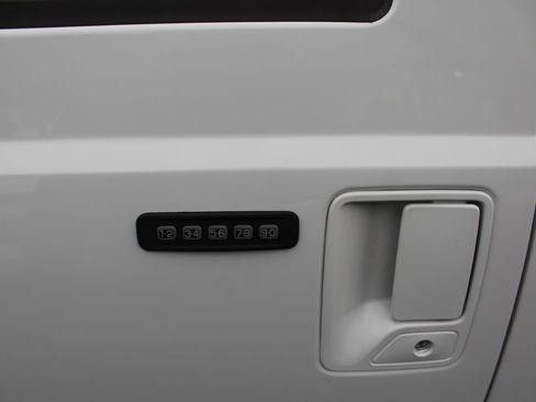 Used 2014 Ford F250 Lariat w/ Lariat Interior Package image 15