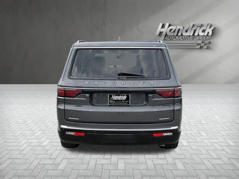 Used 2022 Jeep Wagoneer Series III w/ Premium Group I AWD/4WD image 9