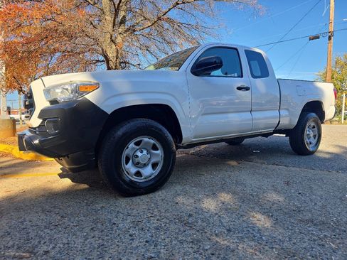 Used 2019 Toyota Tacoma SR image 59