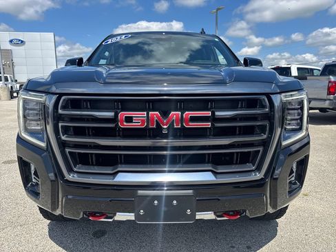 Used 2024 GMC Yukon AT4 w/ AT4 Premium Package AWD/4WD image 9