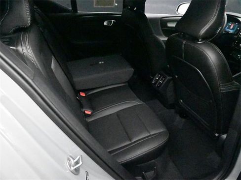 Used 2025 Volvo XC40 B5 Core image 27