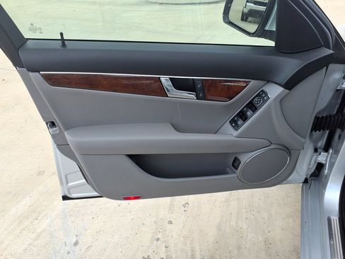 Used 2008 Mercedes-Benz C 300 Sedan image 11