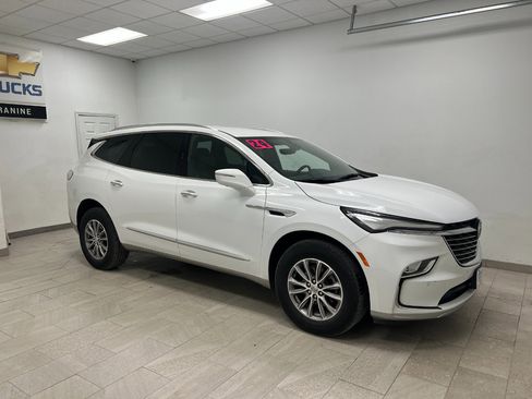 Used 2024 Buick Enclave Premium image 3