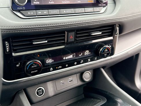 Used 2021 Nissan Rogue SV w/ Premium Package image 10