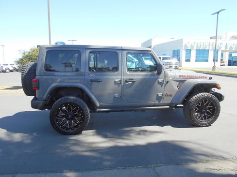 Used 2022 Jeep Wrangler Unlimited Rubicon w/ LED Lighting Group AWD/4WD image 6