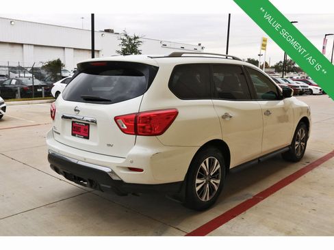 Used 2017 Nissan Pathfinder SV w/ SV Tech Package image 8