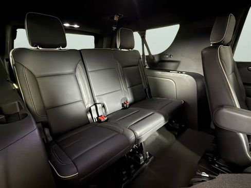 Certified 2025 Chevrolet Suburban Premier image 32