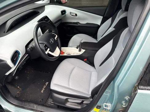 Used 2018 Toyota Prius Three w/ Advanced Technology Package FWD image 13