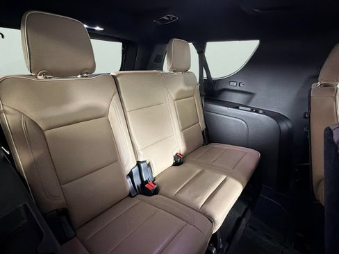 Used 2021 Chevrolet Suburban Premier w/ Premium Package RWD image 34