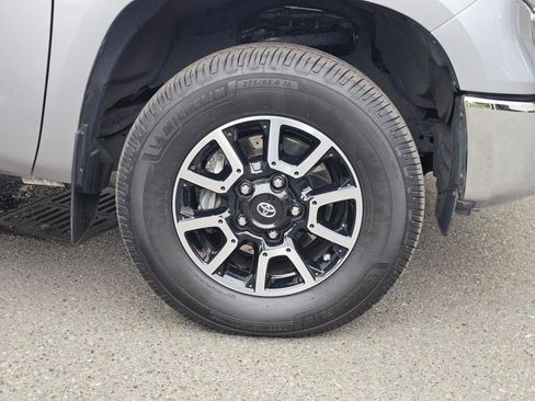 Used 2021 Toyota Tundra Limited w/ Limited Premium Package AWD/4WD image 9