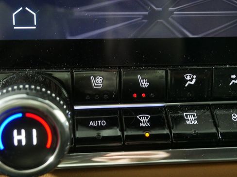 Used 2025 GMC Canyon AT4 w/ Technology Plus Package AWD/4WD image 31