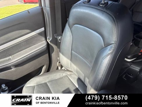 Used 2017 Ford Explorer XLT w/ Equipment Group 202A AWD/4WD image 14