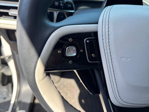 Used 2025 Lincoln Aviator 2WD image 19