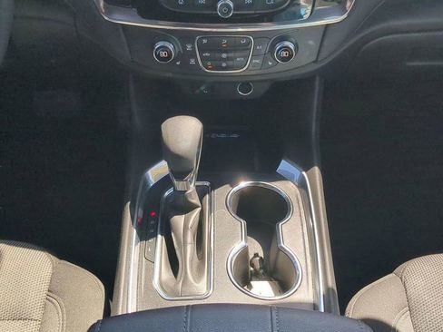 Used 2023 Chevrolet Traverse LT image 16