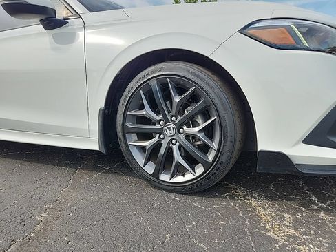 Used 2023 Honda Civic Touring image 3