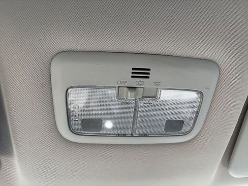 Used 2016 Toyota Corolla LE FWD image 21