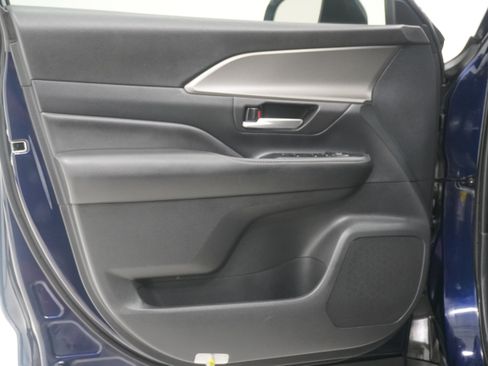 Used 2024 Toyota Grand Highlander FWD image 17
