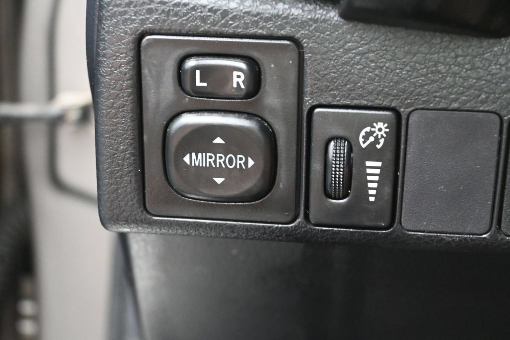 Used 2018 Toyota Corolla SE FWD image 13