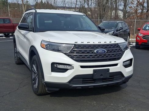 Used 2023 Ford Explorer XLT w/ Equipment Group 202A image 2