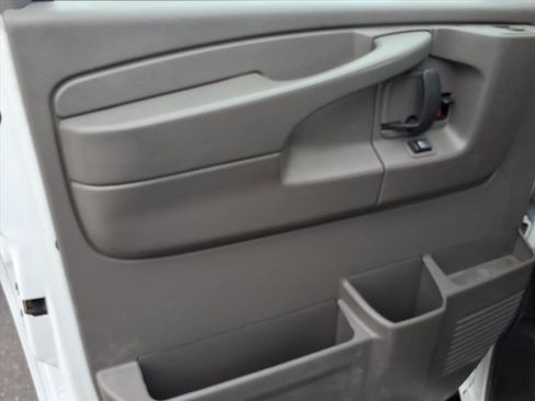 Used 2015 GMC Savana 2500 image 12