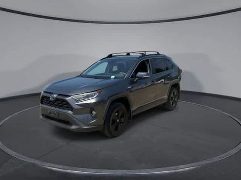 Used 2021 Toyota RAV4 XLE w/ Convenience Package AWD/4WD image 4