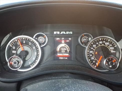 Used 2024 RAM 2500 Tradesman w/ Chrome Appearance Group image 14