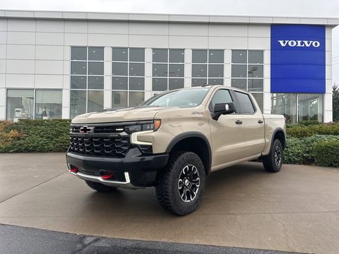 Used 2022 Chevrolet Silverado 1500 ZR2 w/ Technology Package image 39