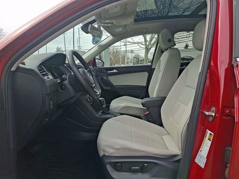 Used 2019 Volkswagen Tiguan SE w/ Panoramic Sunroof Package image 13