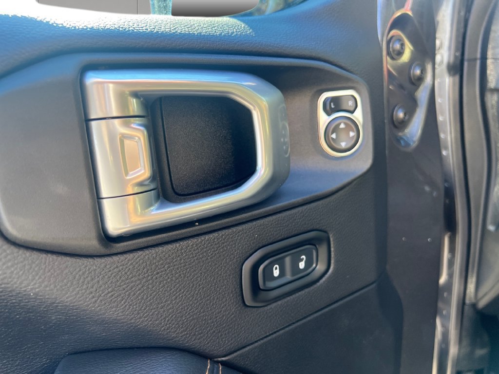 Used 2021 Jeep Gladiator Overland AWD/4WD image 12