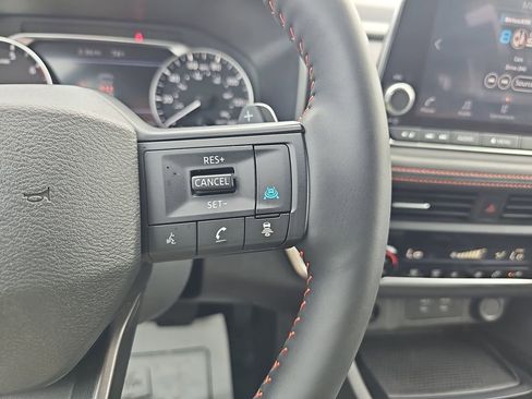Used 2025 Nissan Rogue SV AWD/4WD image 22