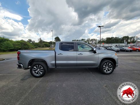 Used 2024 Chevrolet Silverado 1500 LT AWD/4WD image 7