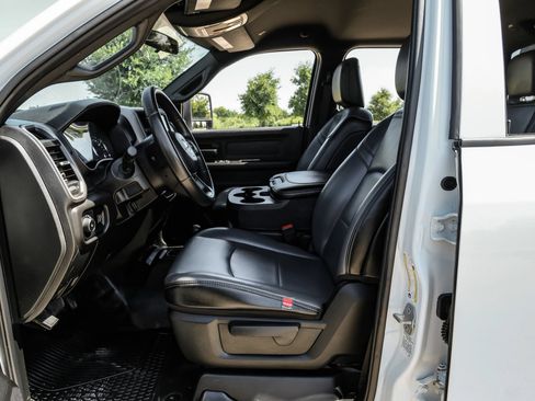 Used 2023 RAM 3500 Tradesman w/ Chrome Appearance Group AWD/4WD image 4