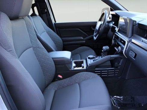 Used 2025 Toyota Tacoma SR5 AWD/4WD image 24