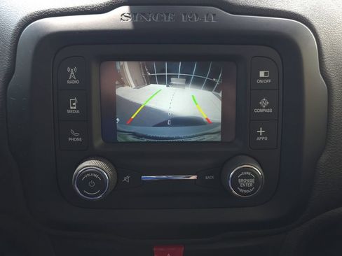 Used 2016 Jeep Renegade Latitude FWD image 22