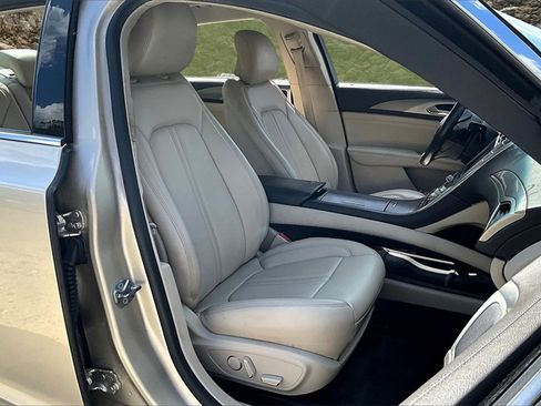 Used 2017 Lincoln MKZ Premiere image 5